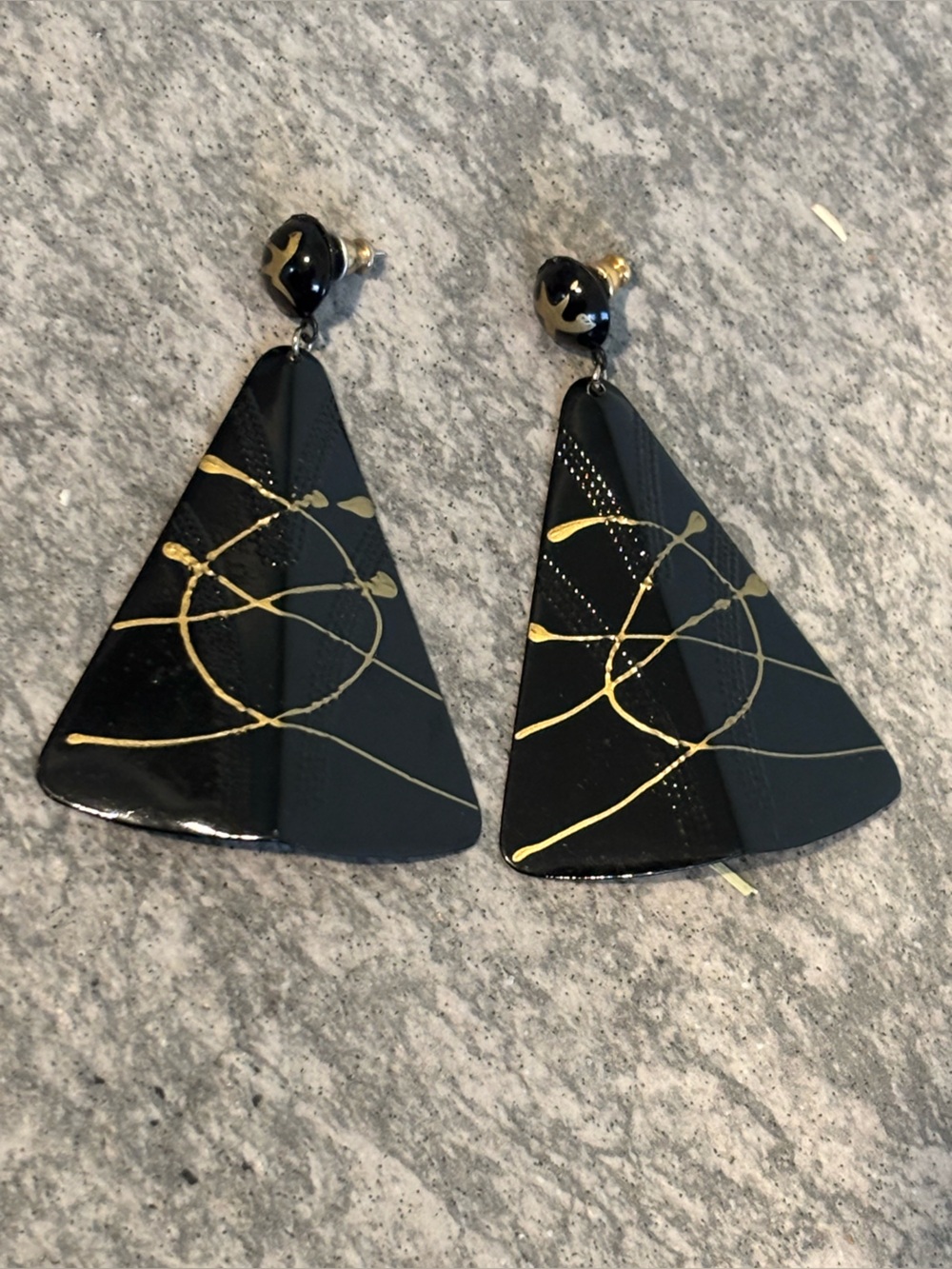 Vintage 1980s Metal Black Gold Geometric Domed Triangle Pyramid Drop Earrings
